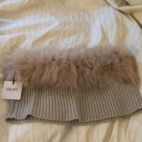 Liu Jo Rabbit Scarf - Picture 2 of 5